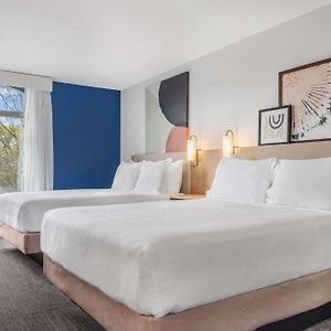 One-Bedroom Queen Suite Two Queen Beds
